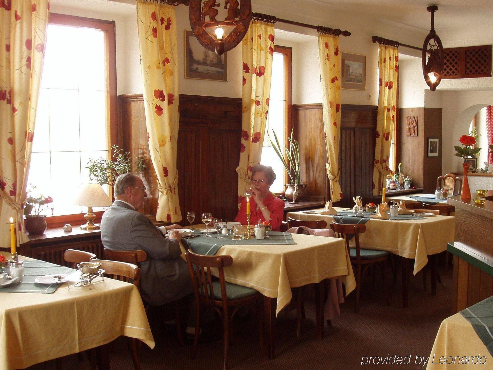 Flair Hotel Gruener Baum Donaueschingen Restoran foto